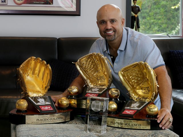 PlacidoPolanco con sus guantes de oro