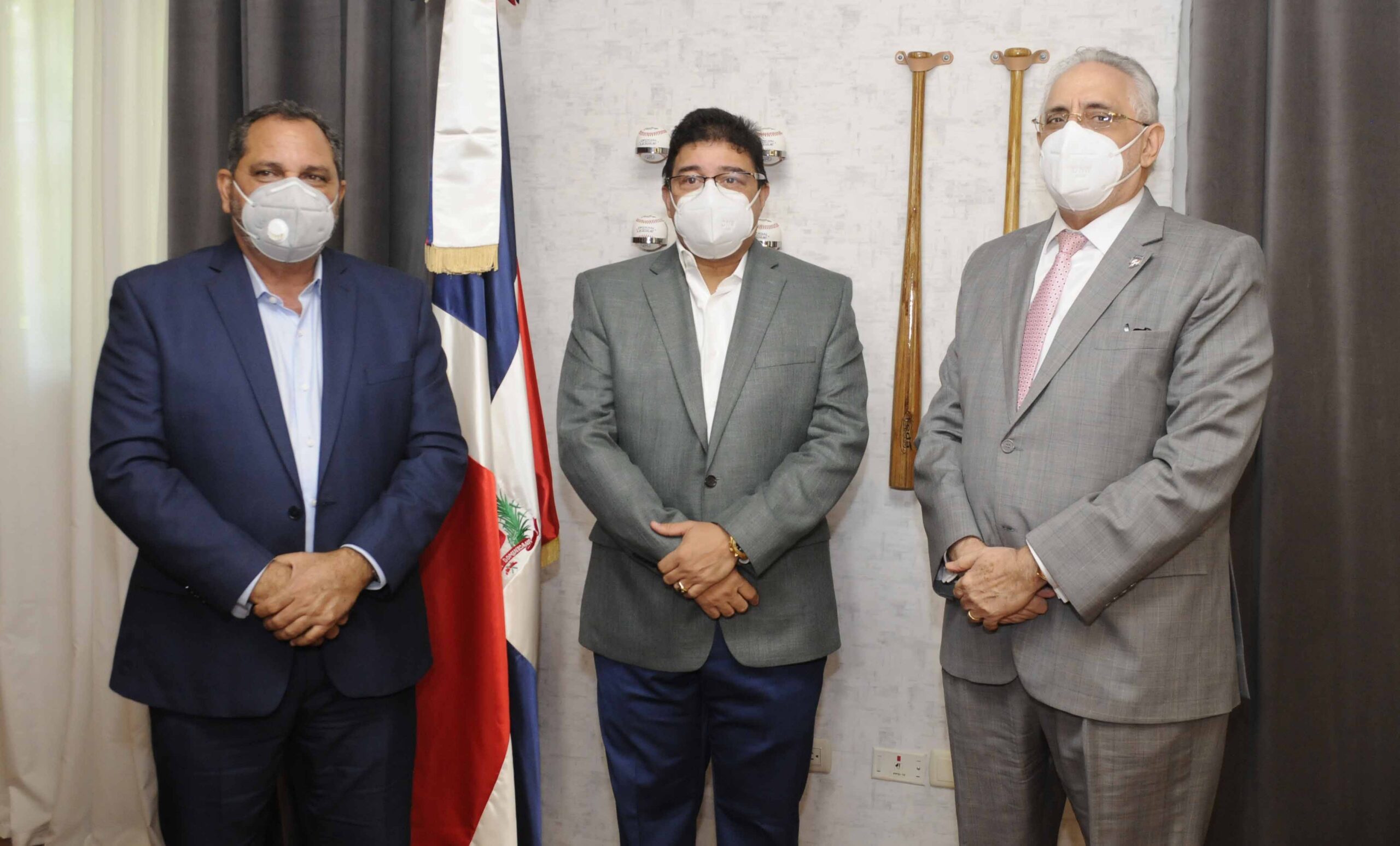Ministro Camacho ofrece respaldo al campeonato de béisbol invernal - Chispas
