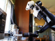 Cómo son los nuevos robots mayordomo para el hogar