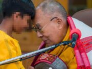 Dalai Lama se disculpa después de que le pide a un niño que le “chupe” la lengua
