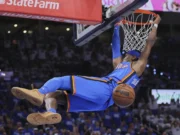 Gilgeous-Alexander anota 30 puntos y el Thunder empata serie con los Spurs