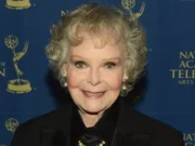 Fallece la actriz June Lockhart a los 100 años