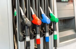 Gobierno congela precios de los combustibles