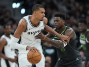 Spurs propinan a los Timberwolves su mayor derrota en postemporada; Knicks doblegan a Filadelfia