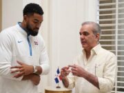 Presidente Abinader felicita a Karl Towns tras conquistar campeonato de la NBA