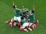 México vence a Ecuador por 2-0 para alcanzar los octavos de final