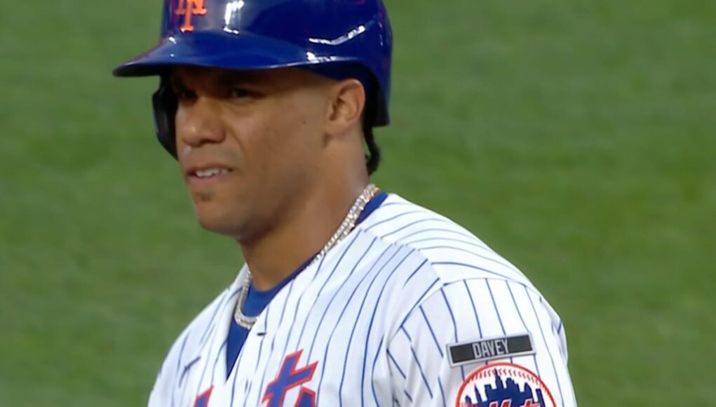 Juan Soto abandona partido tras ser golpeado en la mano derecha por un lanzamiento