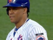 Juan Soto abandona partido tras ser golpeado en la mano derecha por un lanzamiento