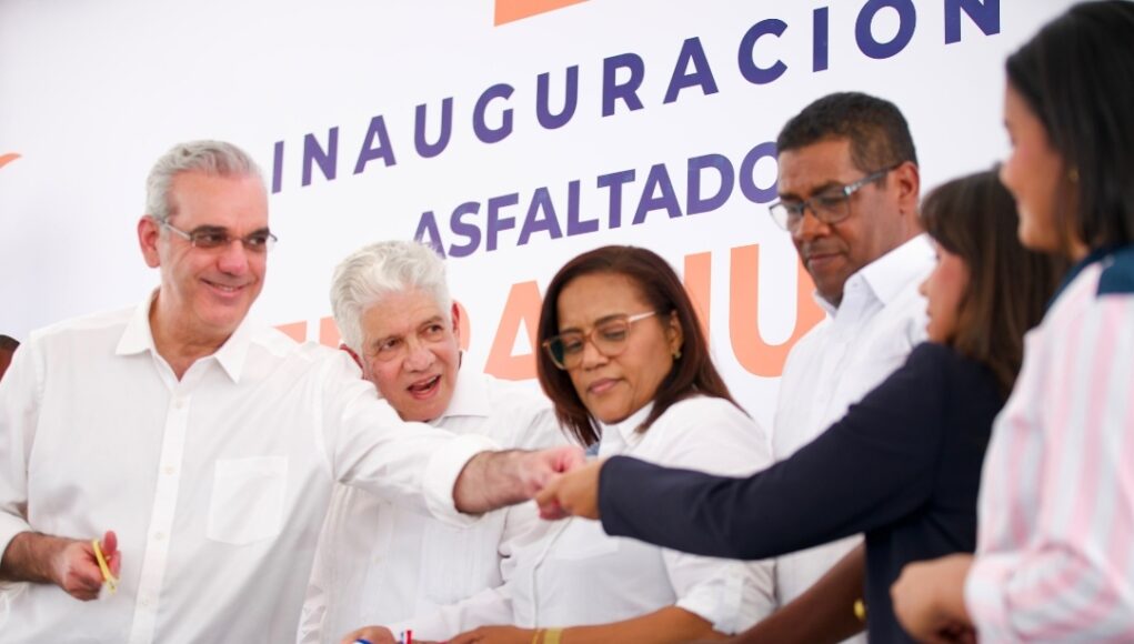 Presidente Abinader inaugura puente sobre río Penitente en Boca de Cachón uniendo comunidades históricamente aisladas