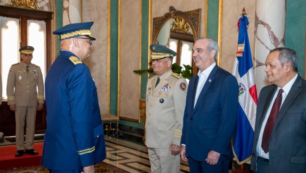 Abinader juramenta a nuevos comandantes del Ejército y la Fuerza Aérea y al director de la PN