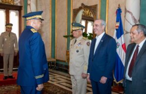 Abinader juramenta a nuevos comandantes del Ejército y la Fuerza Aérea y al director de la PN