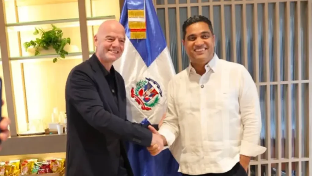 Gianni Infantino llega a RD y ofrece respaldo de la FIFA al fútbol dominicano