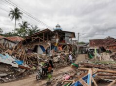 Terremoto de magnitud 7.7 sacude Indonesia y activa alerta de tsunami
