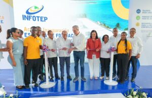 Abinader inaugura Escuela de Formación Técnico Profesional Guarocuya en Barahona