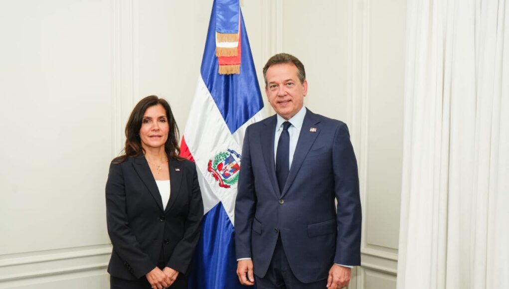 Canciller Ito Bisonó recibe a embajadora de Estados Unidos y reafirma solidez de las relaciones bilaterales