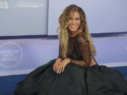 Nuevo disco de Karol G trae colaboraciones con Bruno Mars y Drake
