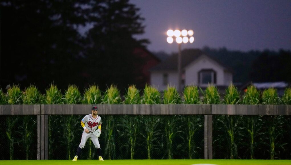 Schwarber y Nola hacen realidad la magia del Campo de los Sueños para los Filis
