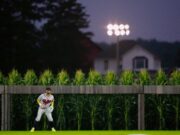 Schwarber y Nola hacen realidad la magia del Campo de los Sueños para los Filis