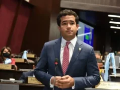 Omar Fernández cuestiona impacto migratorio en aulas