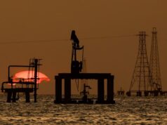Petróleo se dispara más de 2 % por escalada entre EE.UU. e Irán y tensión en Ormuz