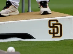 El exjugador de béisbol venezolano que trabajaba para los Padres de San Diego está detenido por ICE