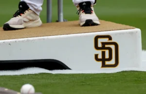 El exjugador de béisbol venezolano que trabajaba para los Padres de San Diego está detenido por ICE