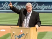 Tommy John, cuya innovadora cirugía revolucionó el béisbol, fallece a los 83 años