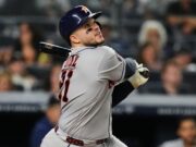 Astros reaccionan ante Yankees y ganan el primero de la era post-Brown