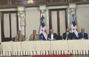 Abinader firma decreto que declara prioridad nacional el combate al terrorismo medioambiental