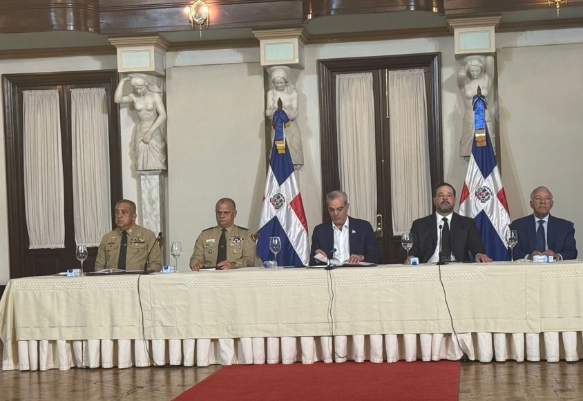 Abinader firma decreto que declara prioridad nacional el combate al terrorismo medioambiental