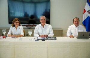 Presidente Abinader se reúne con APROCOVICI, AMAPROSAN y Compromiso Santiago