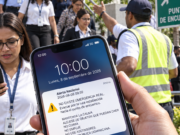 Suena alerta en celulares y pone a prueba protocolos de evacuación en Simulacro Nacional