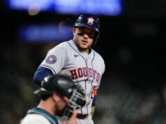 Astros desperdician ventaja de 4-0 y la oportunidad de despegarse en el Oeste