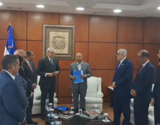 Cámara de Diputados recibe proyecto para transformar el ensanche La Fe