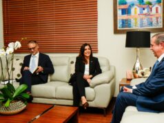 Embajadora de EEUU gira visita a Francisco Javier