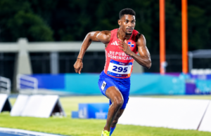 Christopher Melenciano establece récord mundial en los 200 metros