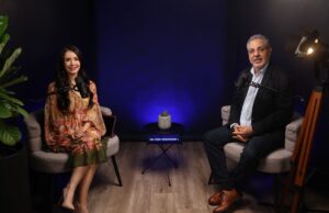 Pablo McKinney aborda la “comunicación coprológica” o ‘’empresa de chantaje’’ en De Cerca con Karina Alarcón