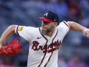 Chris Sale llega a su novena temporada con 200 ponches