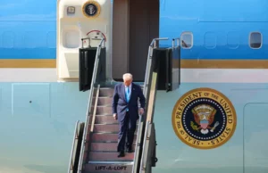 Casa Blanca acusa a CNN de difundir noticias falsas y es excluido del Air Force One