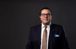 Designan a Víctor Cedeño Brea como nuevo superintendente de Bancos