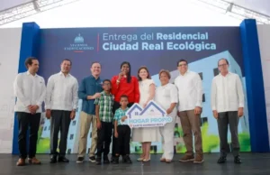 Entregan 836 apartamentos e inauguran escuela para 945 estudiantes en Santo Domingo Este