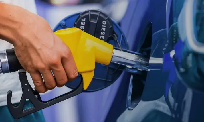 Gobierno congela precios de los principales combustibles