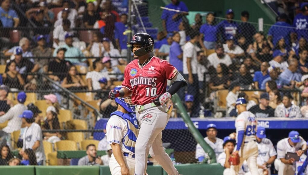 Jefferson Rojas conecta dos jonrones en triunfo de los Gigantes sobre el Licey