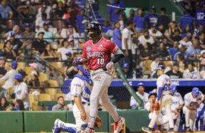 Jefferson Rojas conecta dos jonrones en triunfo de los Gigantes sobre el Licey