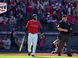Guardianes recuperan la ventaja en la SCLA con épico jonrón, bat-flip de Halpin