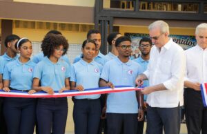 Abinader inaugura ampliación del Centro Educativo San Vicente de Paúl en Los Mina