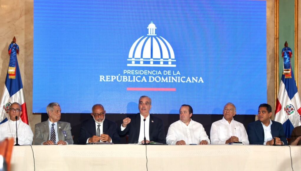 Abinader destaca labor de Comisión de Veeduría en supervisión de más de RD$2,000 millones destinados a obras deportivas