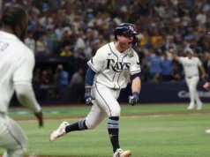Rays dejan tendidos a Cerveceros en extras y fuerzan un Juego 5 de la Serie Mundial