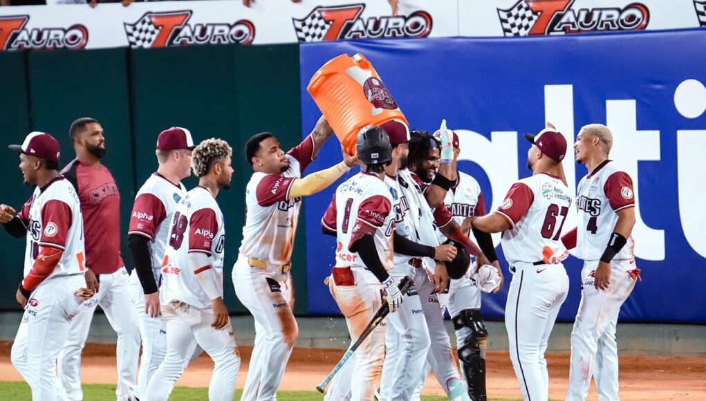 Gigantes dejan en el terreno a los Toros
