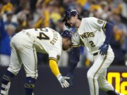 Lara y dominante bullpen ayudan a Cerveceros a llevarse el Juego 1 de SCLN